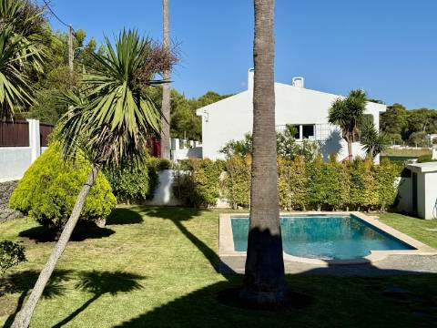 Moradia no Guincho com jardim e piscina