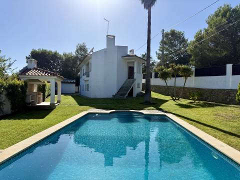 Moradia no Guincho com jardim e piscina