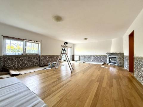 Moradia no Guincho com jardim e piscina