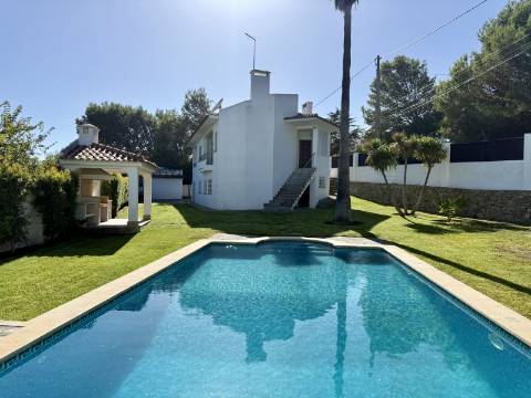 Moradia no Guincho com jardim e piscina