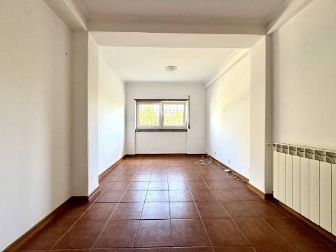 Moradia no Guincho com jardim e piscina