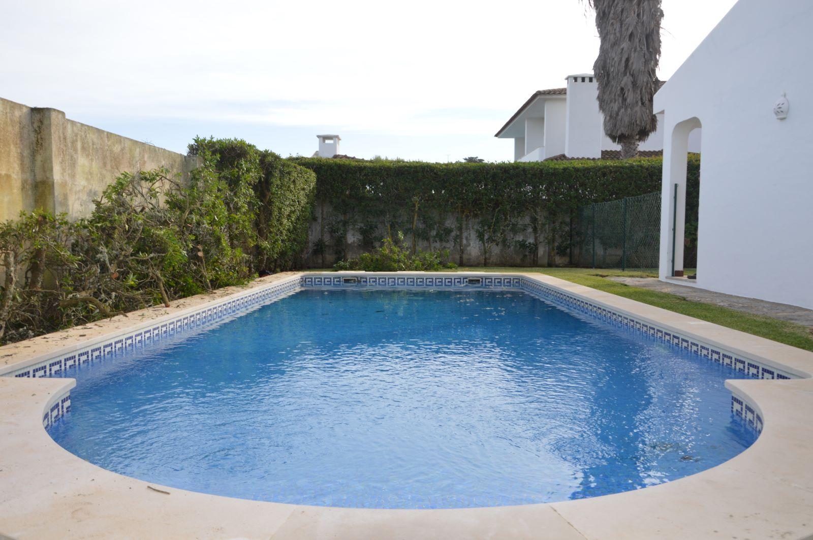 Moradia T5 térrea na Areia com Jardim e Piscina