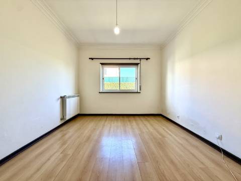 Moradia T5 térrea na Areia com Jardim e Piscina