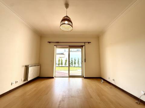 Moradia T5 térrea na Areia com Jardim e Piscina