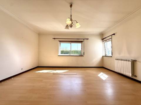 Moradia T5 térrea na Areia com Jardim e Piscina