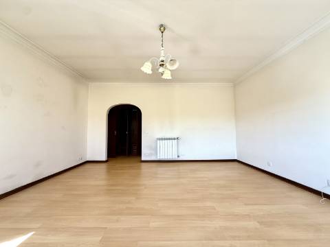 Moradia T5 térrea na Areia com Jardim e Piscina