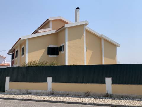 Moradia GeminadaT4 em Albarraque