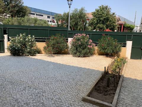 Moradia GeminadaT4 em Albarraque