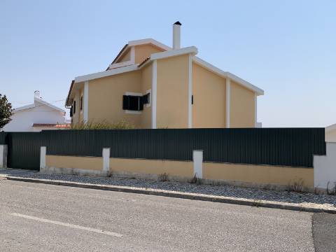 Moradia GeminadaT4 em Albarraque