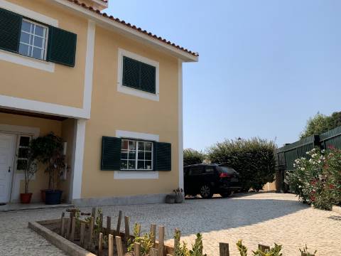 Moradia GeminadaT4 em Albarraque