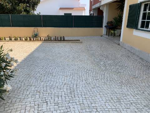 Moradia GeminadaT4 em Albarraque