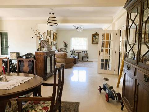 Moradia GeminadaT4 em Albarraque