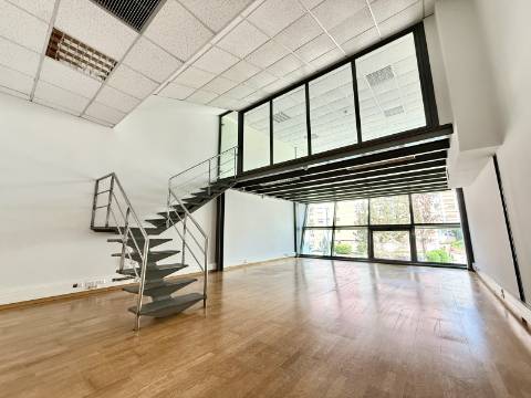 Escritório com 100m2 em Paço de Arcos