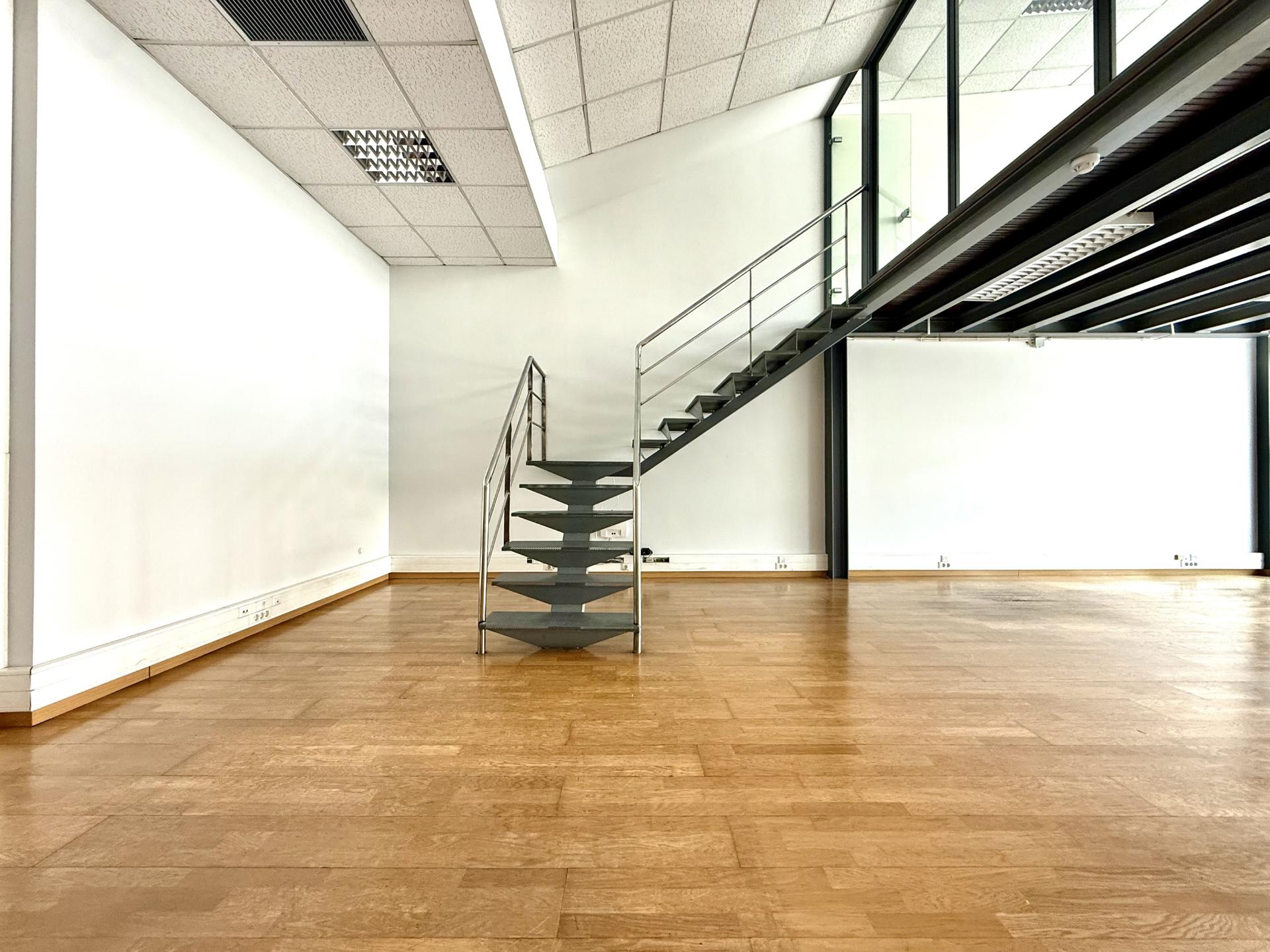 Escritório com 100m2 em Paço de Arcos