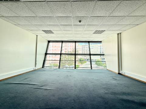 Escritório com 100m2 em Paço de Arcos