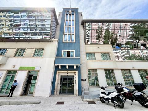 Escritório com 100m2 em Paço de Arcos