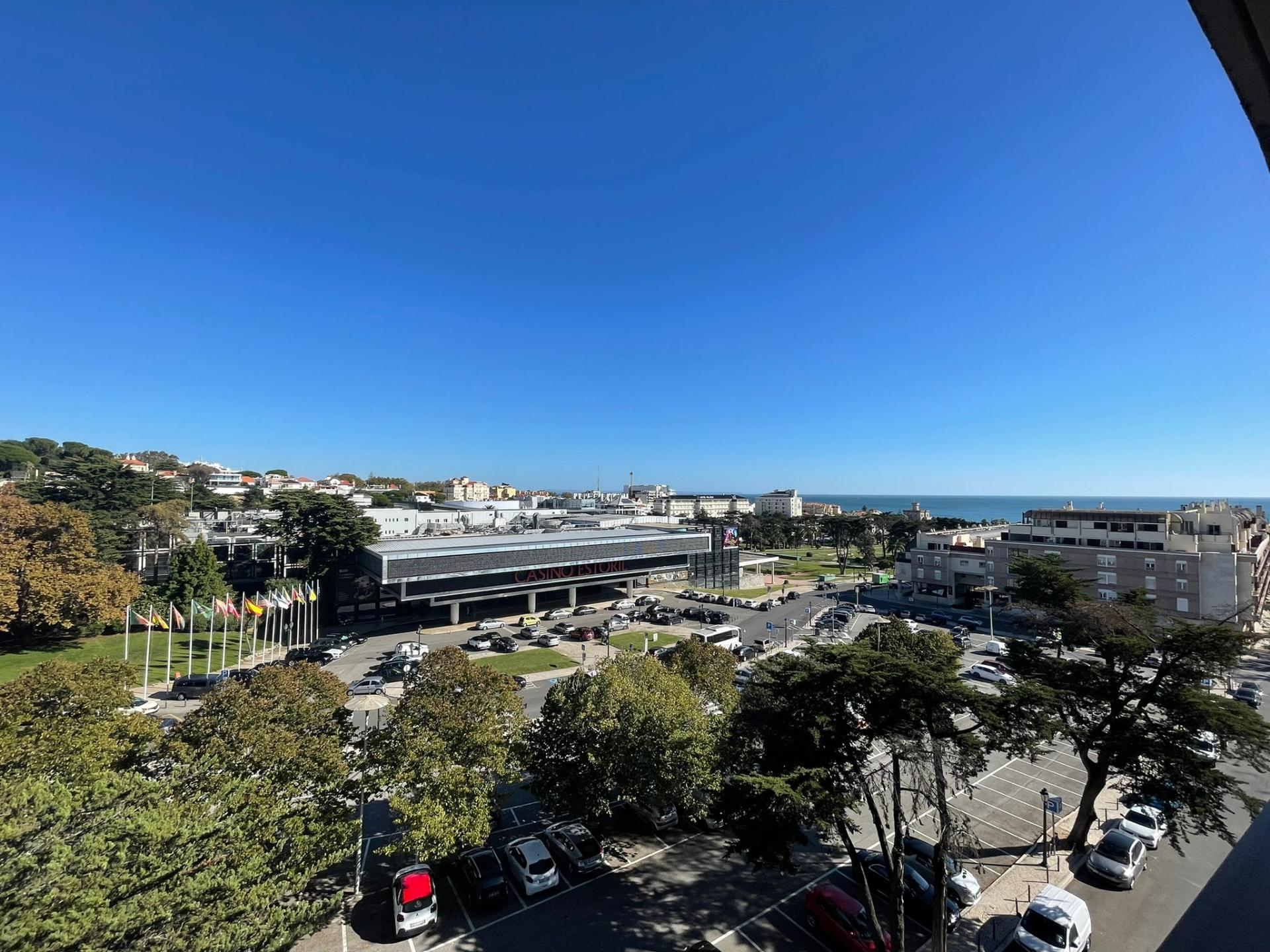 Apartamento T1 totalmente remodelado no centro do Estoril