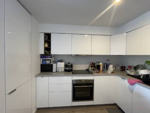 Apartamento T1 totalmente remodelado no centro do Estoril