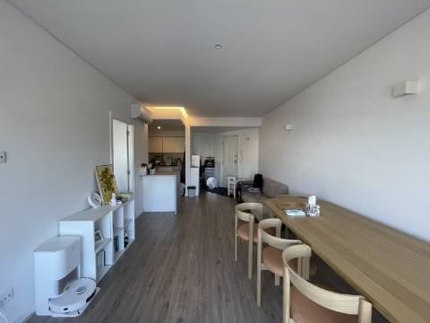 Apartamento T1 totalmente remodelado no centro do Estoril