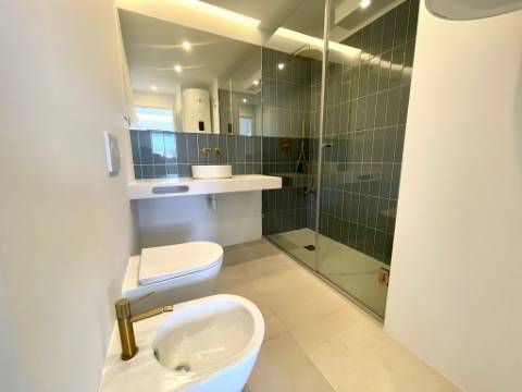 Apartamento T1 totalmente remodelado no centro do Estoril