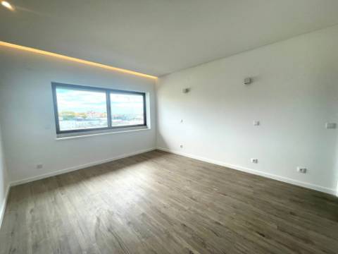 Apartamento T1 totalmente remodelado no centro do Estoril