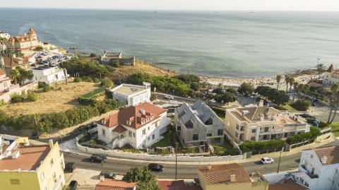 Moradia T4+1 com Jardim Privativo e Vista Mar