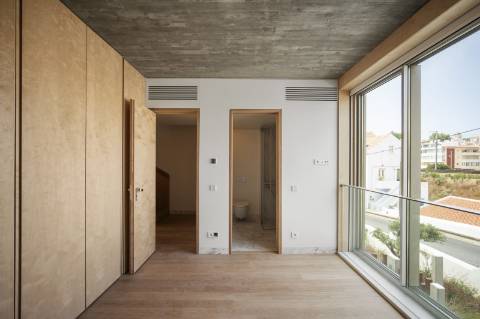 Moradia T4+1 com Jardim Privativo e Vista Mar