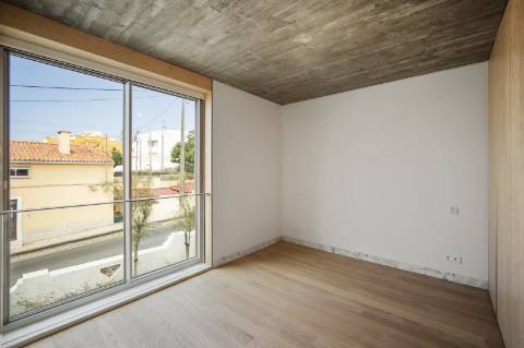 Moradia T4+1 com Jardim Privativo e Vista Mar