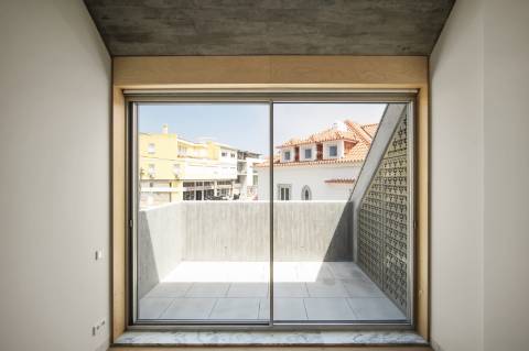 Moradia T4+1 com Jardim Privativo e Vista Mar