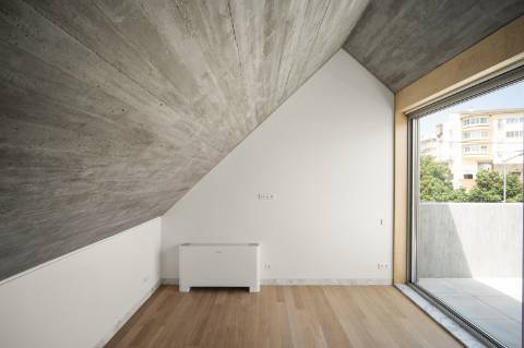 Moradia T4+1 com Jardim Privativo e Vista Mar