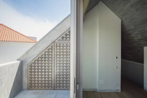 Moradia T4+1 com Jardim Privativo e Vista Mar