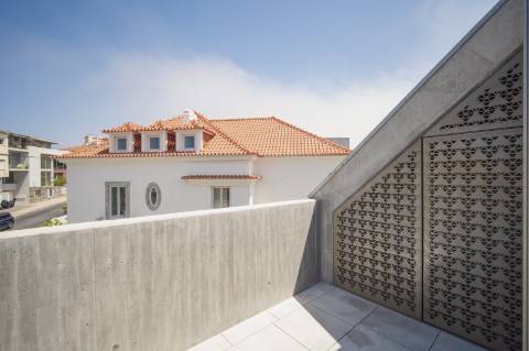 Moradia T4+1 com Jardim Privativo e Vista Mar