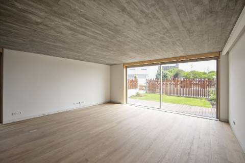 Moradia T4+1 com Jardim Privativo e Vista Mar