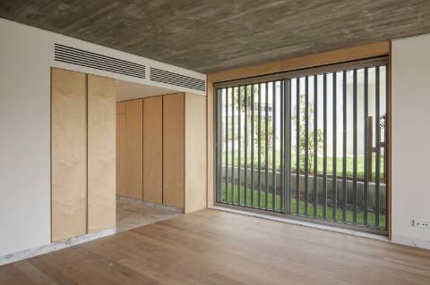 Moradia T4+1 com Jardim Privativo e Vista Mar