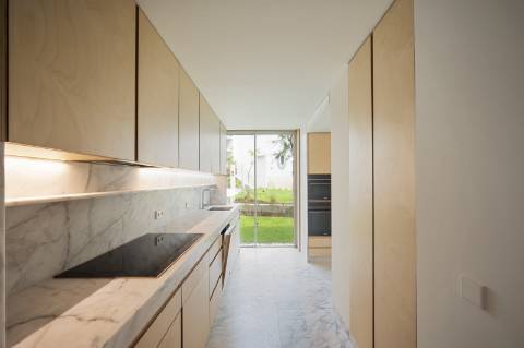 Moradia T4+1 com Jardim Privativo e Vista Mar