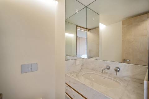 Moradia T4+1 com Jardim Privativo e Vista Mar