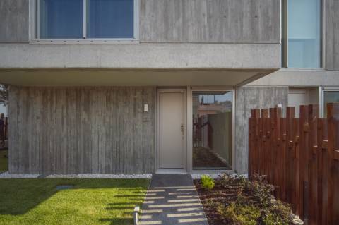 Moradia T4+1 com Jardim Privativo e Vista Mar