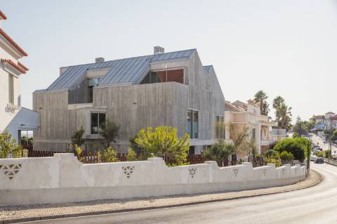 Moradia T4+1 com Jardim Privativo e Vista Mar