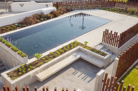 Moradia T4+1 com Jardim Privativo e Vista Mar