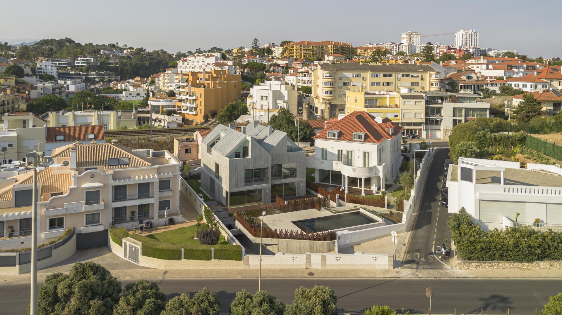 Moradia T3+1 com Jardim Privativo e Vista Mar