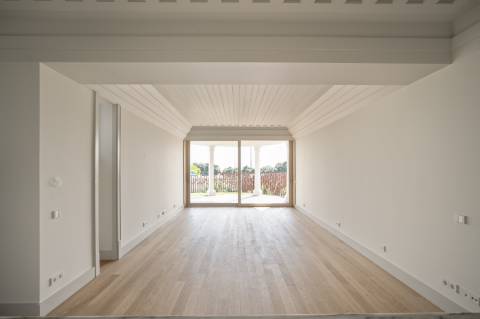 Moradia T3+1 com Jardim Privativo e Vista Mar