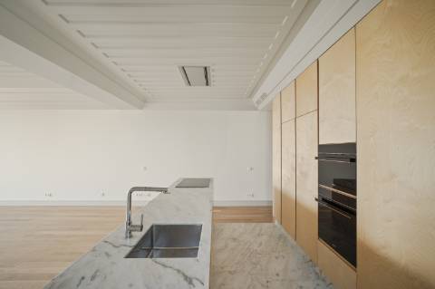 Moradia T3+1 com Jardim Privativo e Vista Mar