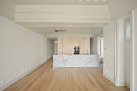 Moradia T3+1 com Jardim Privativo e Vista Mar