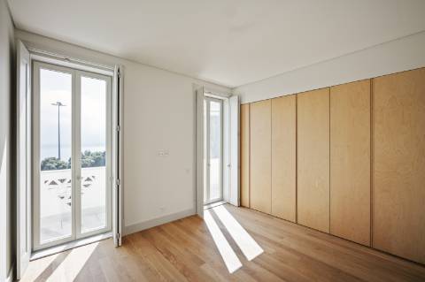 Moradia T3+1 com Jardim Privativo e Vista Mar