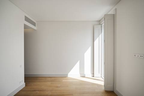 Moradia T3+1 com Jardim Privativo e Vista Mar