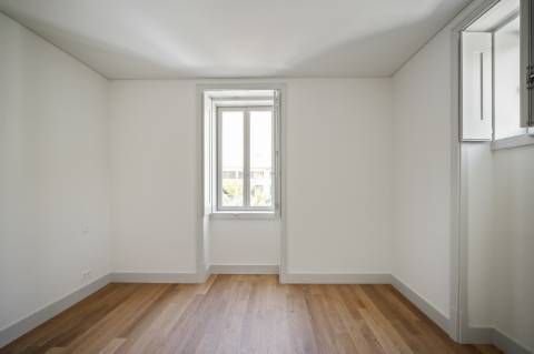 Moradia T3+1 com Jardim Privativo e Vista Mar