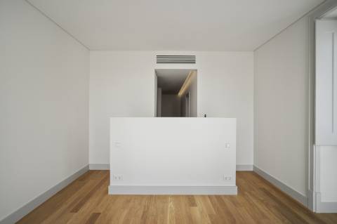 Moradia T3+1 com Jardim Privativo e Vista Mar