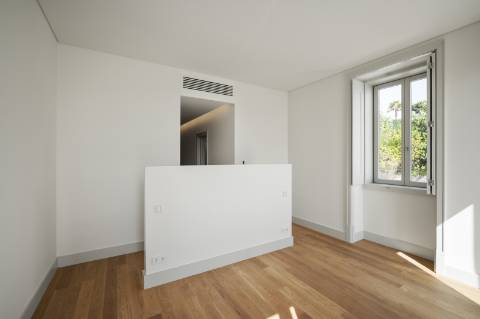 Moradia T3+1 com Jardim Privativo e Vista Mar