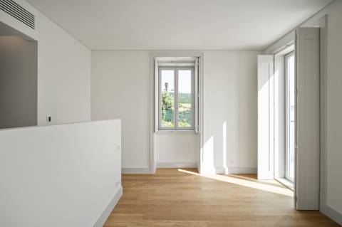 Moradia T3+1 com Jardim Privativo e Vista Mar