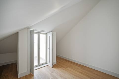 Moradia T3+1 com Jardim Privativo e Vista Mar